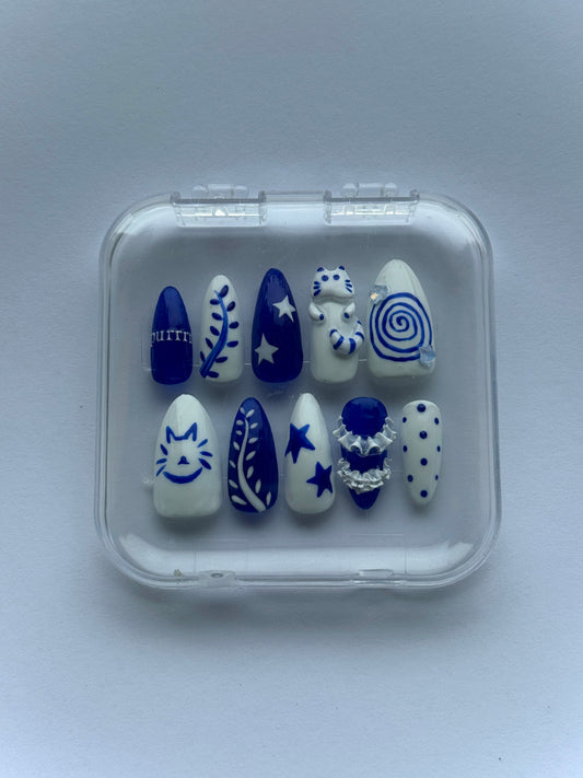 Chuu Press-On Nail Set