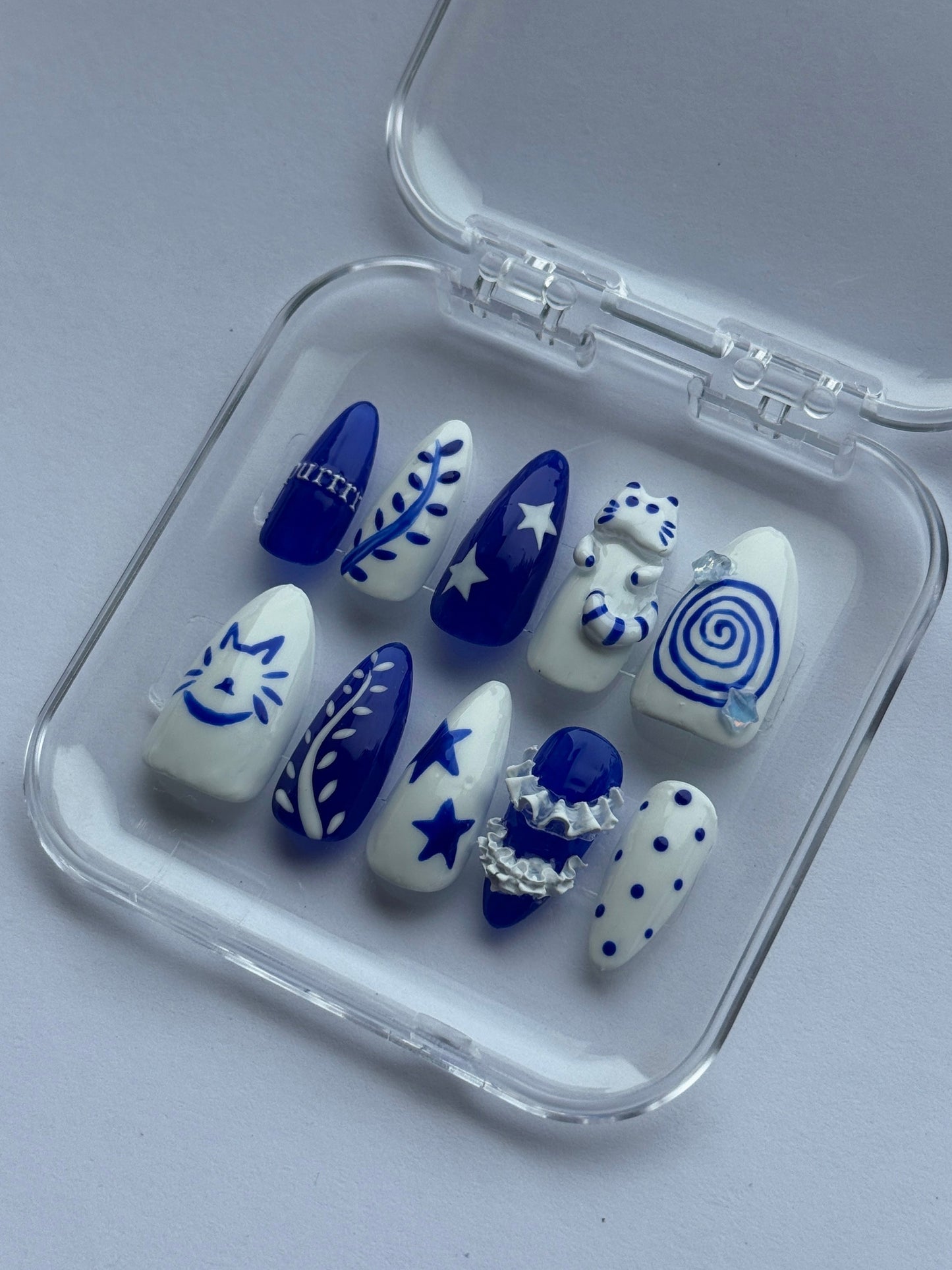 Chuu Press-On Nail Set