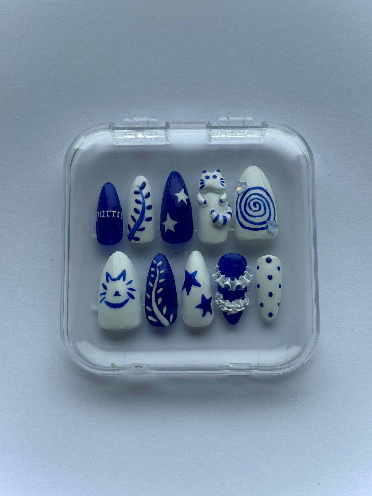 Chuu Press-On Nail Set