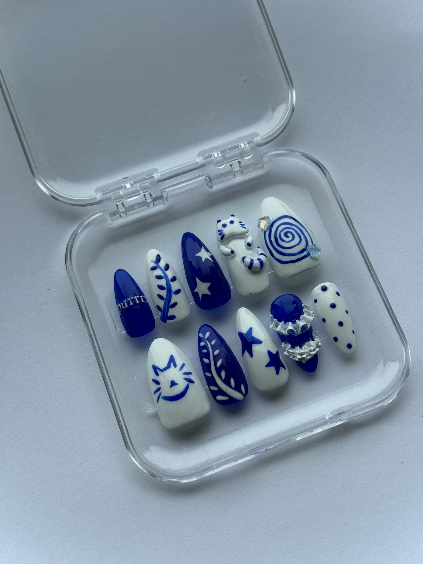 Chuu Press-On Nail Set