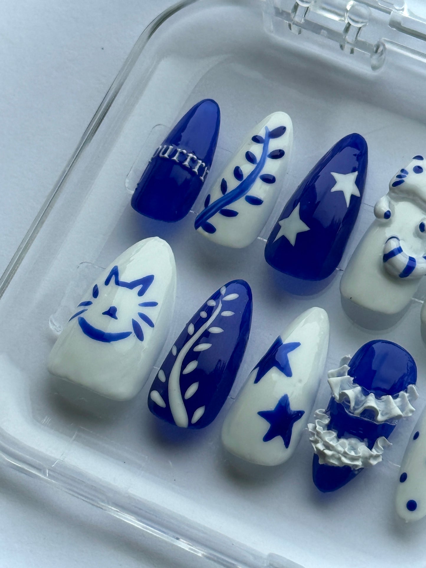 Chuu Press-On Nail Set